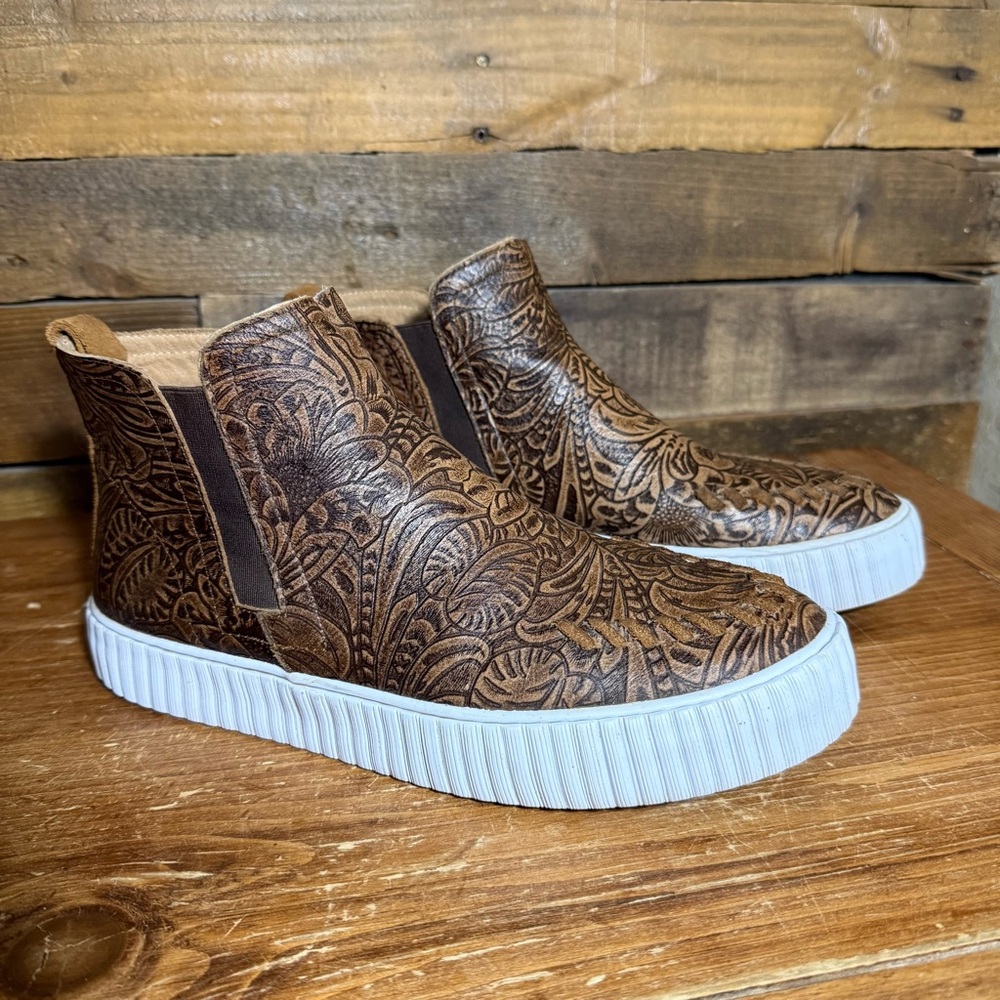 Justin "Reba" Slip-on  Brown Tooled Leather floral pattern Shoes Womens size 10